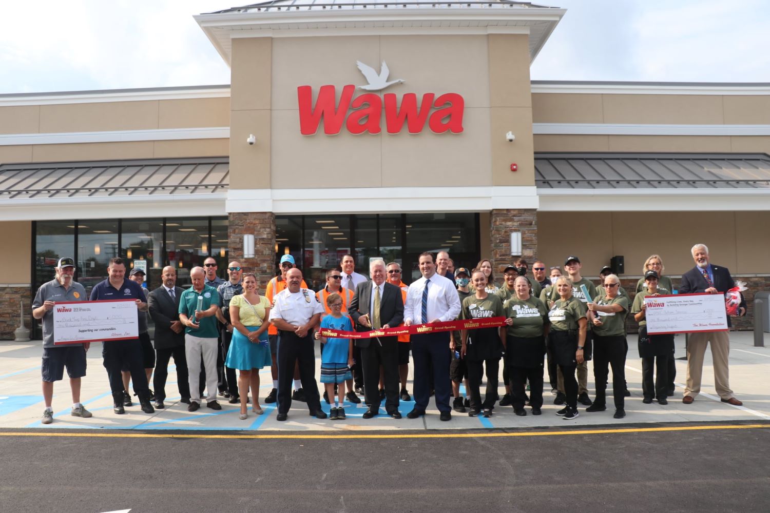 Wawa executives cutting ribbon