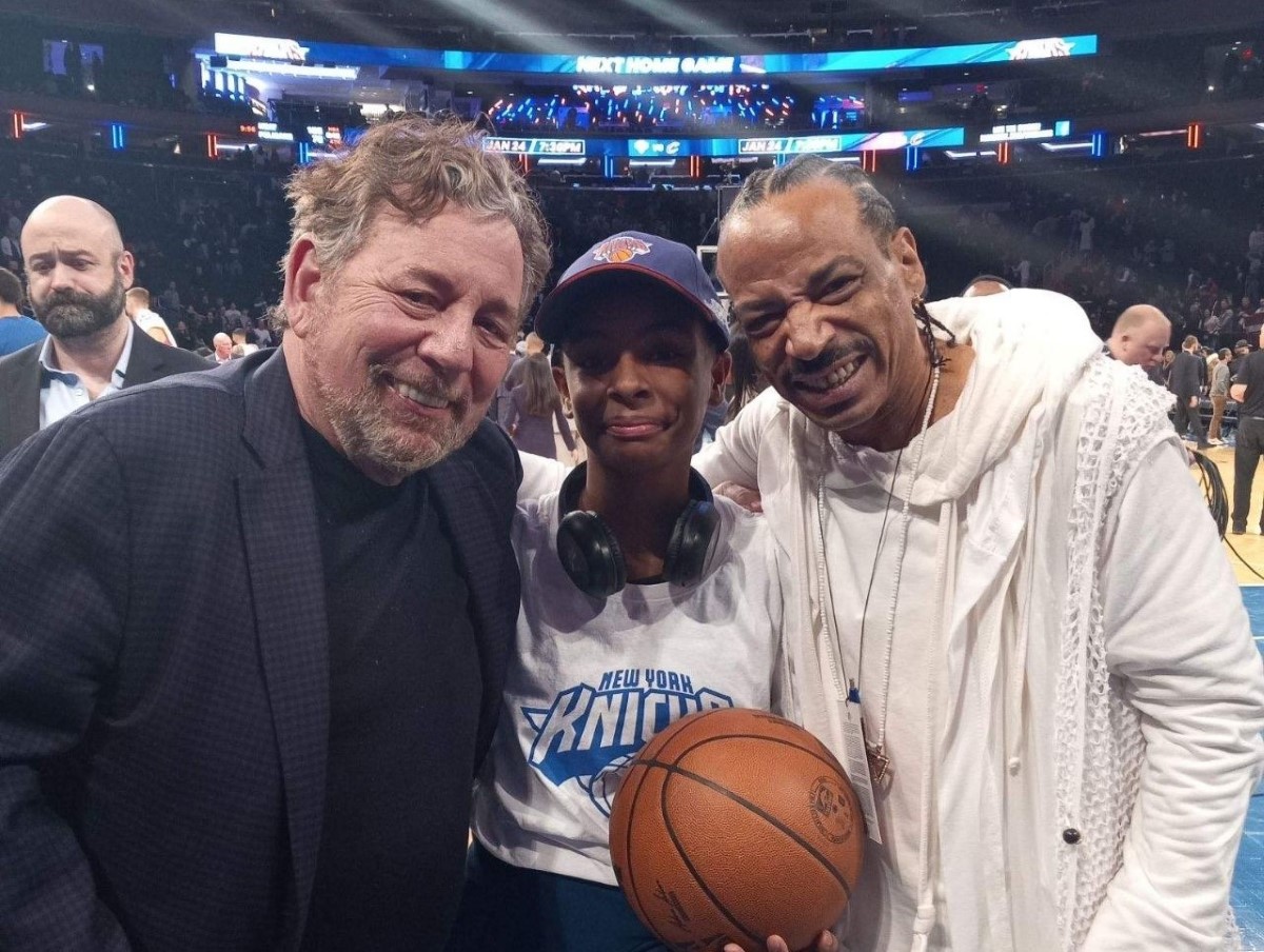 James Dolan at a basketball game with snoop dog