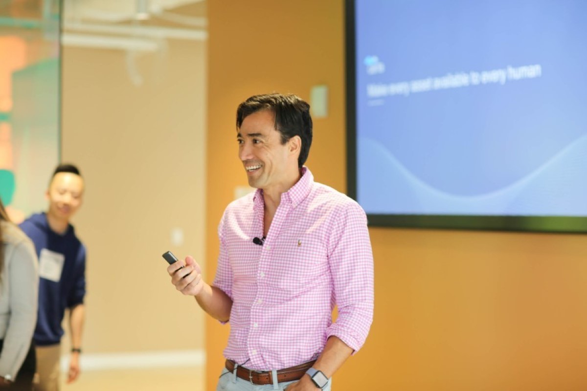 Carta CEO speaks with young professionals in a meetup