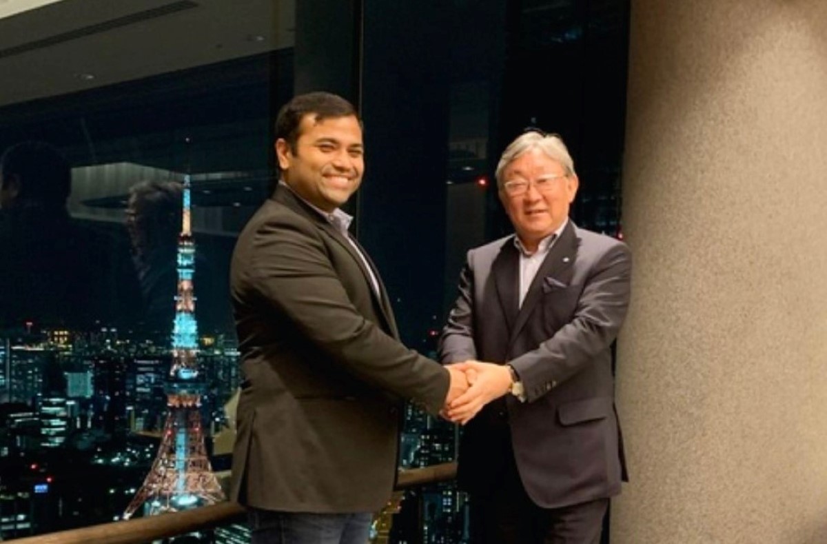 Dexterity CEO in a meeting with Sumitomo leadership