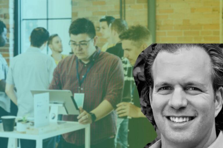 Extend CEO collaborates at a trade show event