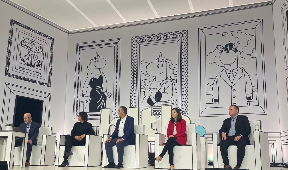 Cleerly CEO speaks in a health conference