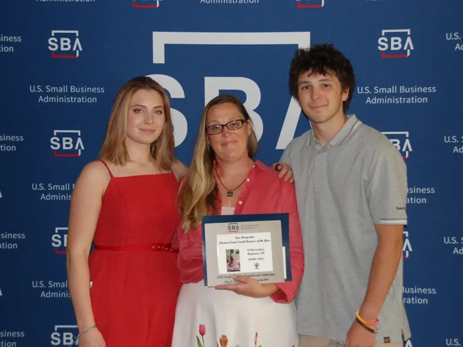 Jennifer Legere receives SBA's certificate with her children
