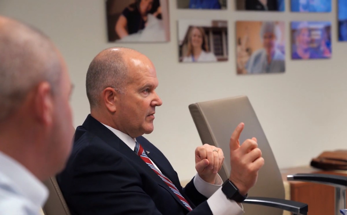 Ardent Health ex-leadership team speaks in a meeting
