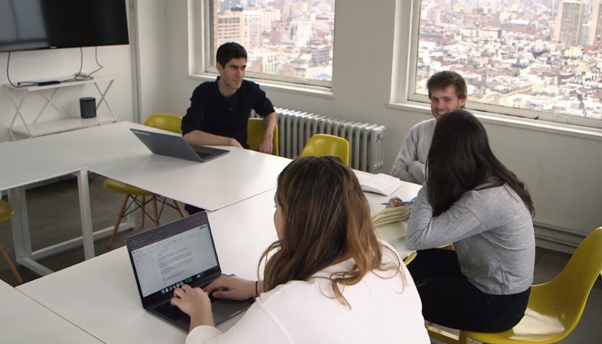 Headway marketing team collaborate on document