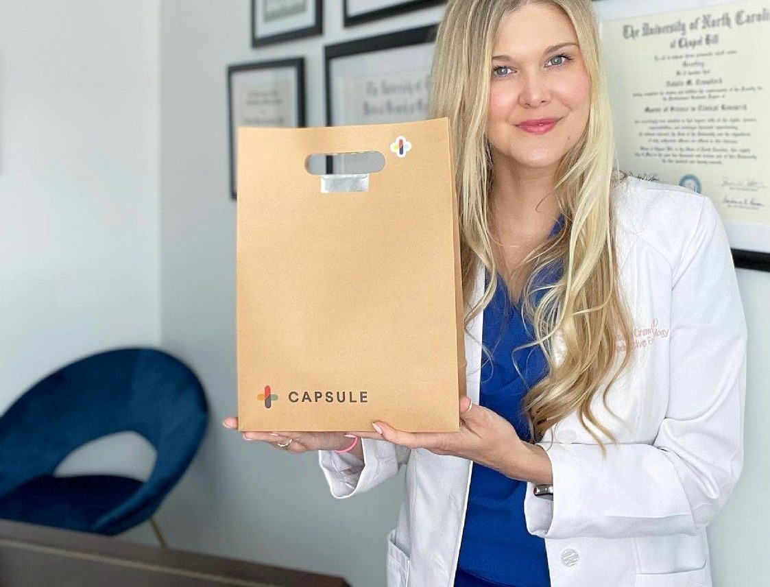 pharmacist prepares Capsule order