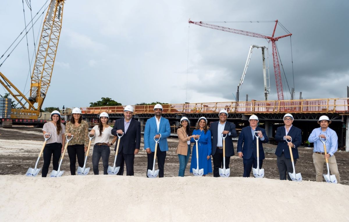 Kaufman Lynn Construction staff in a groundbreaking event
