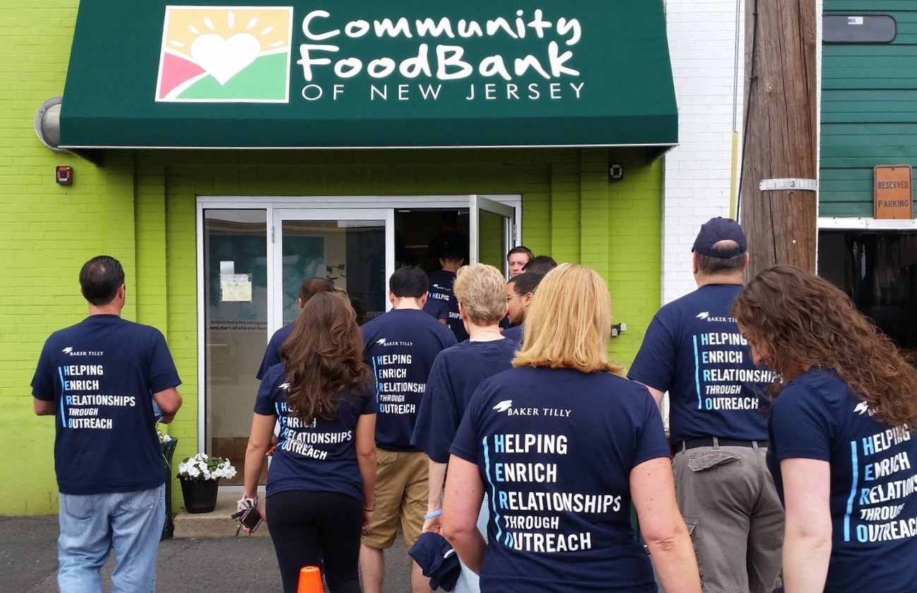 Baker Tilly team in a volunteer event