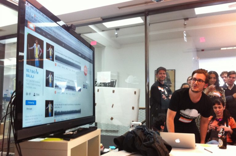 SoundCloud cofounder make demo of their product in the meetup